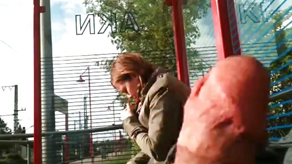 Joymii: Megan in Little Caprice - Tako smo imeli to zabavo za dekleta in ali ne veš - iskrice so letele povsod! Opazili smo predvsem Megan in Caprice, ki sta šepetala v vsakem ...