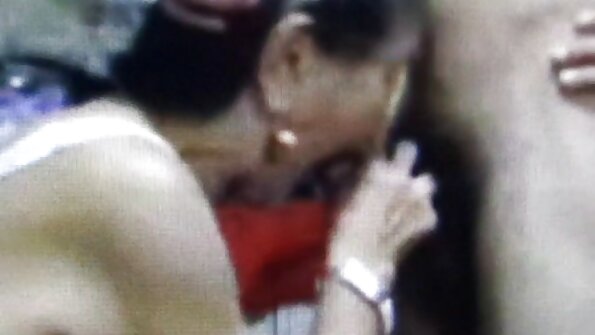 Serena Torres zajebe svojo tesno malo muco
